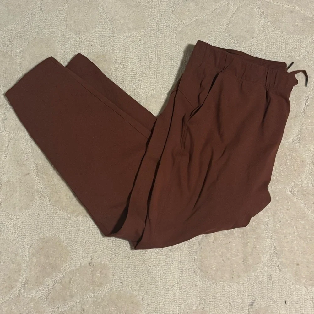 Old Navy Power Soft Coze Slim Taper Pant Size XL - Picture 4 of 5